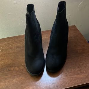 Women black ankle bootie